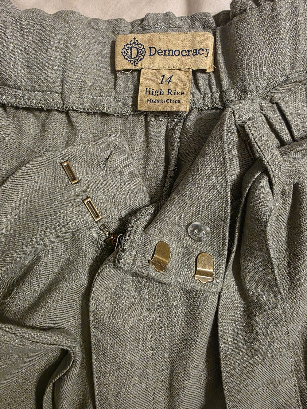 Democracy High-Rise Pants in Olive Green